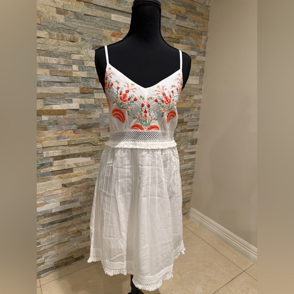 NWT GUADALUPE CAMELIA MINI DRESS White Floral Embroidered Summer Sun Dress